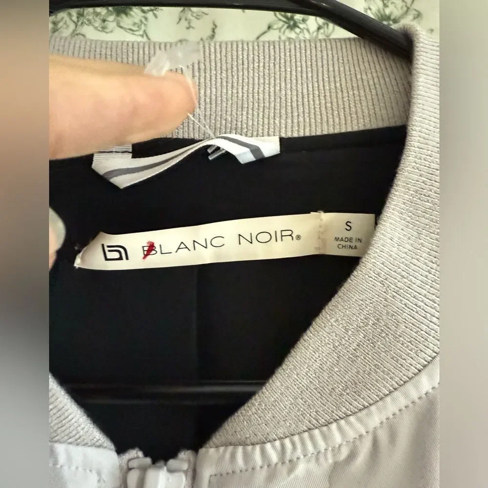 Blanc noir cropped bombardier jacket